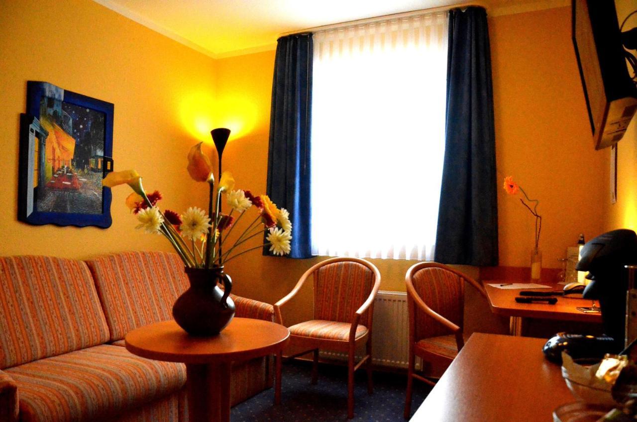 Hotel Am Klieversberg Wolfsburg Bagian luar foto
