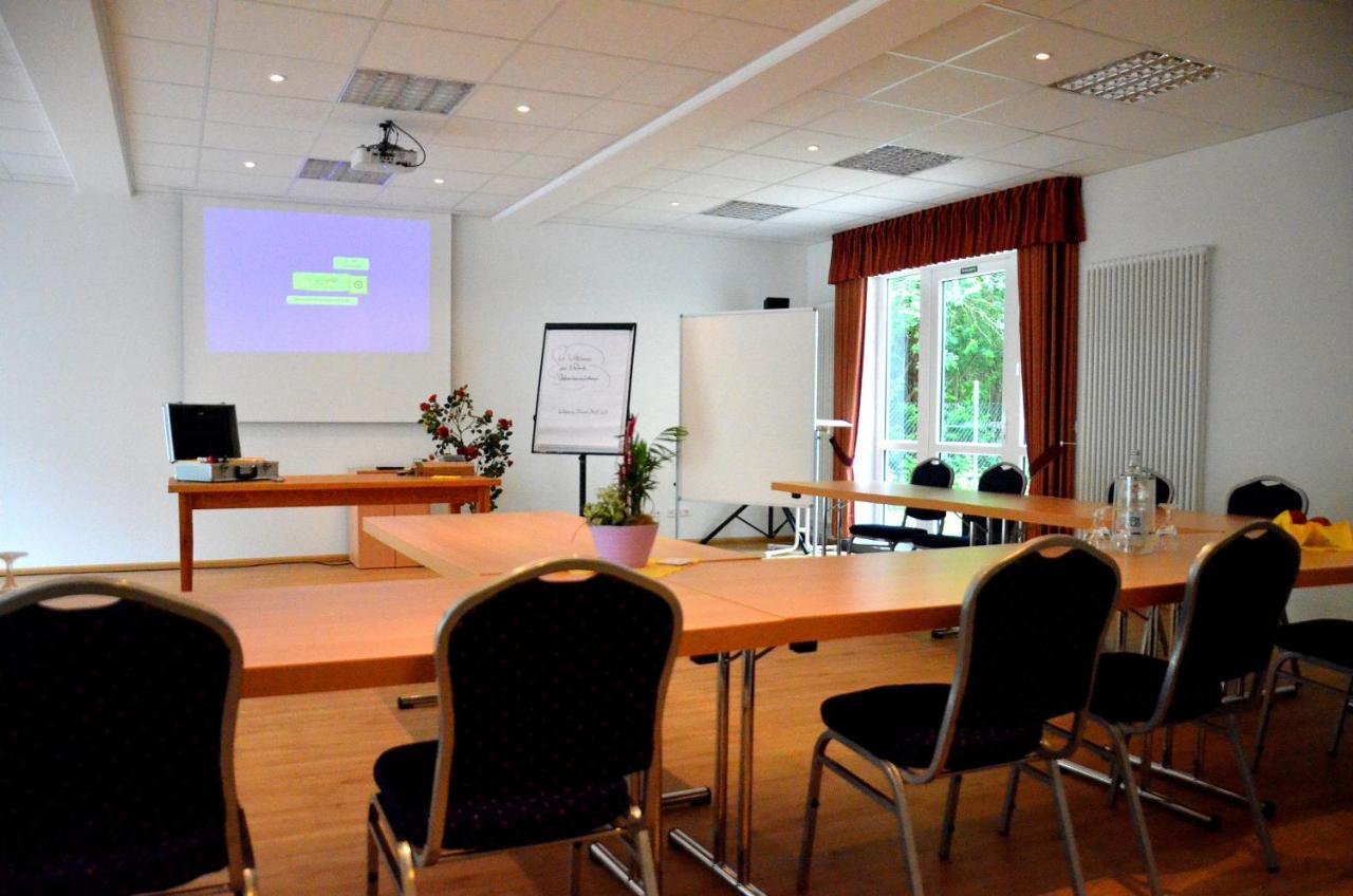 Hotel Am Klieversberg Wolfsburg Bagian luar foto
