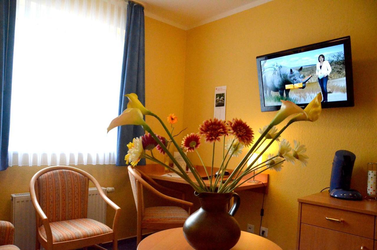 Hotel Am Klieversberg Wolfsburg Bagian luar foto
