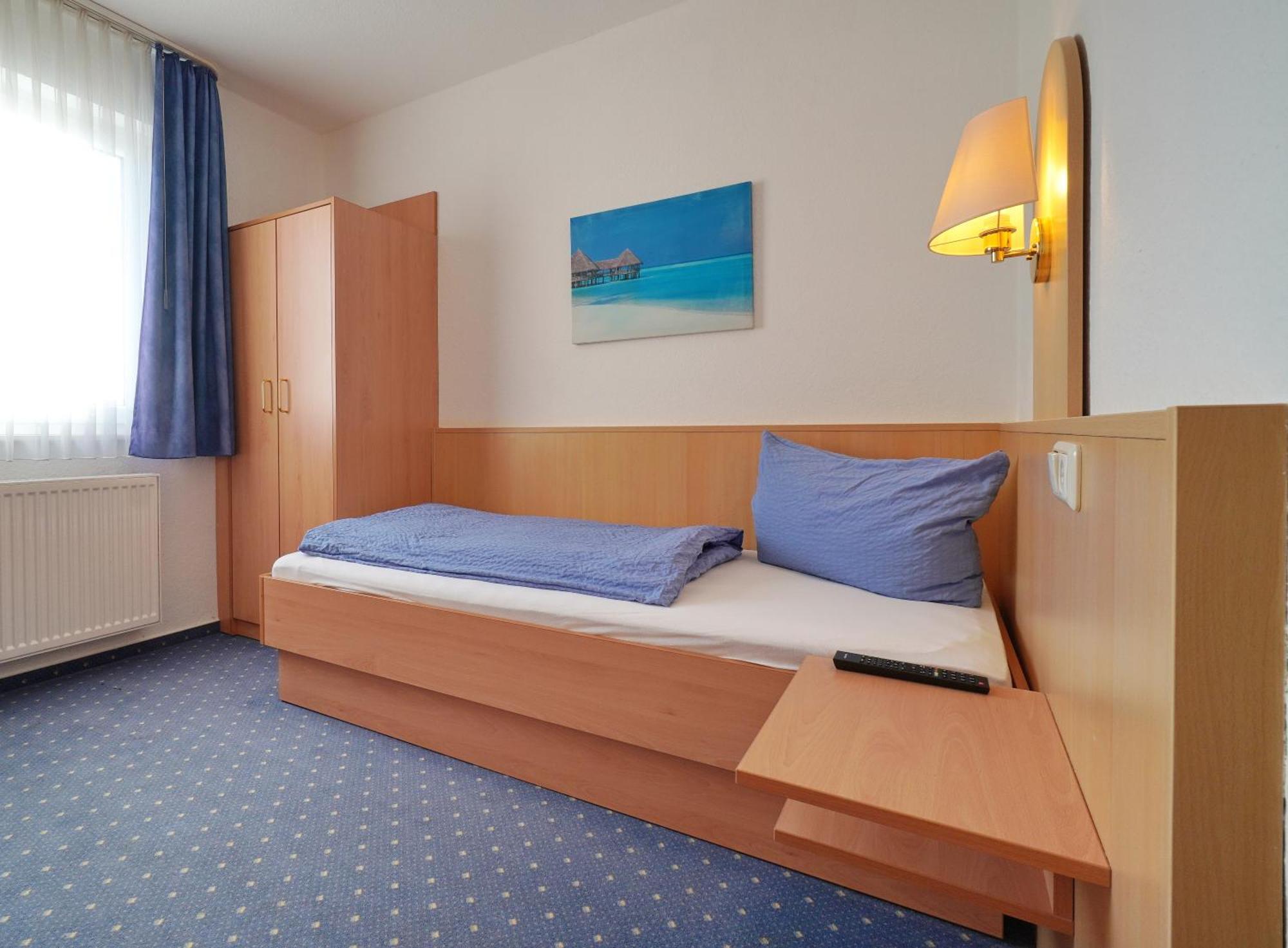 Hotel Am Klieversberg Wolfsburg Bagian luar foto