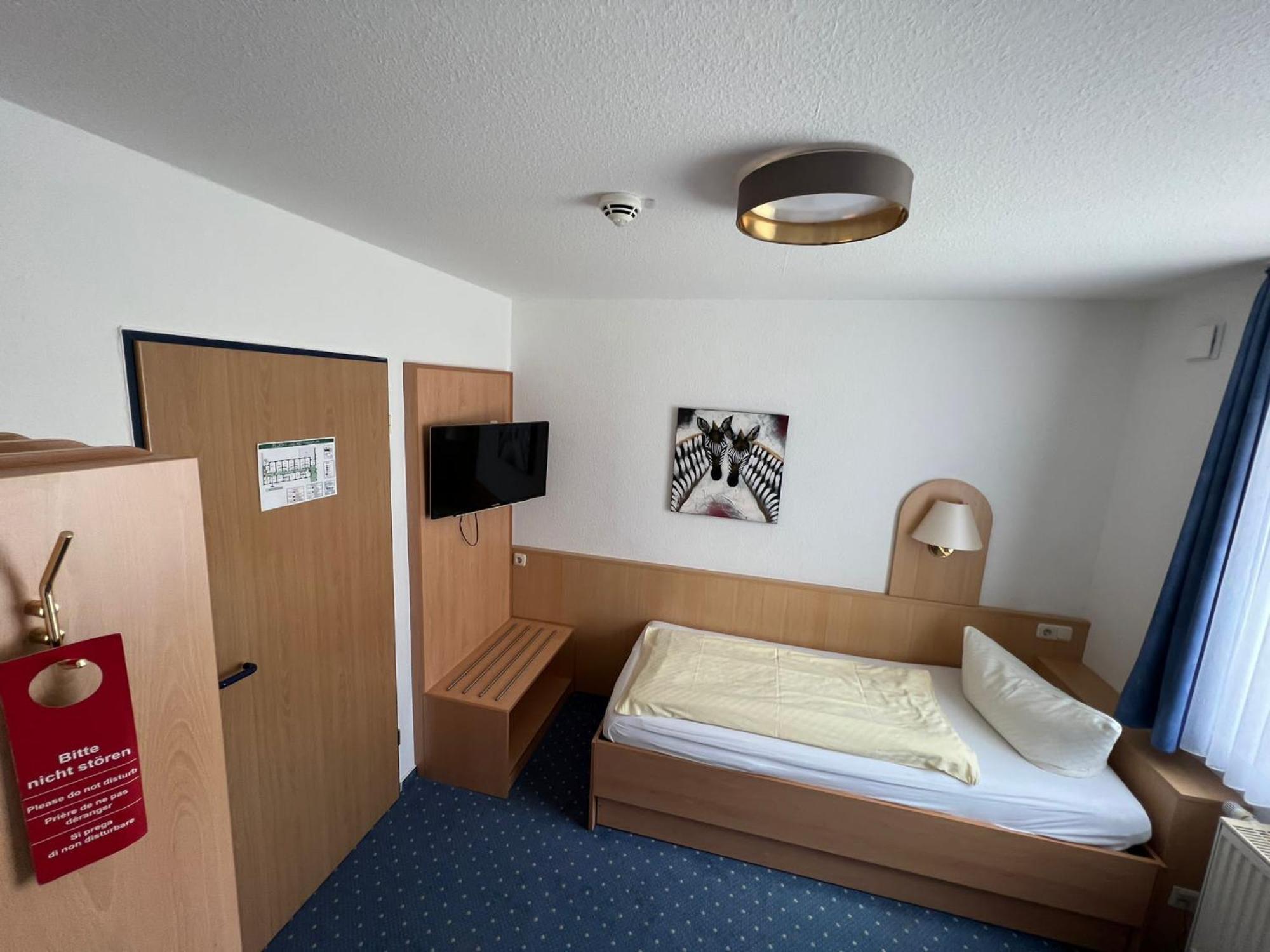 Hotel Am Klieversberg Wolfsburg Bagian luar foto