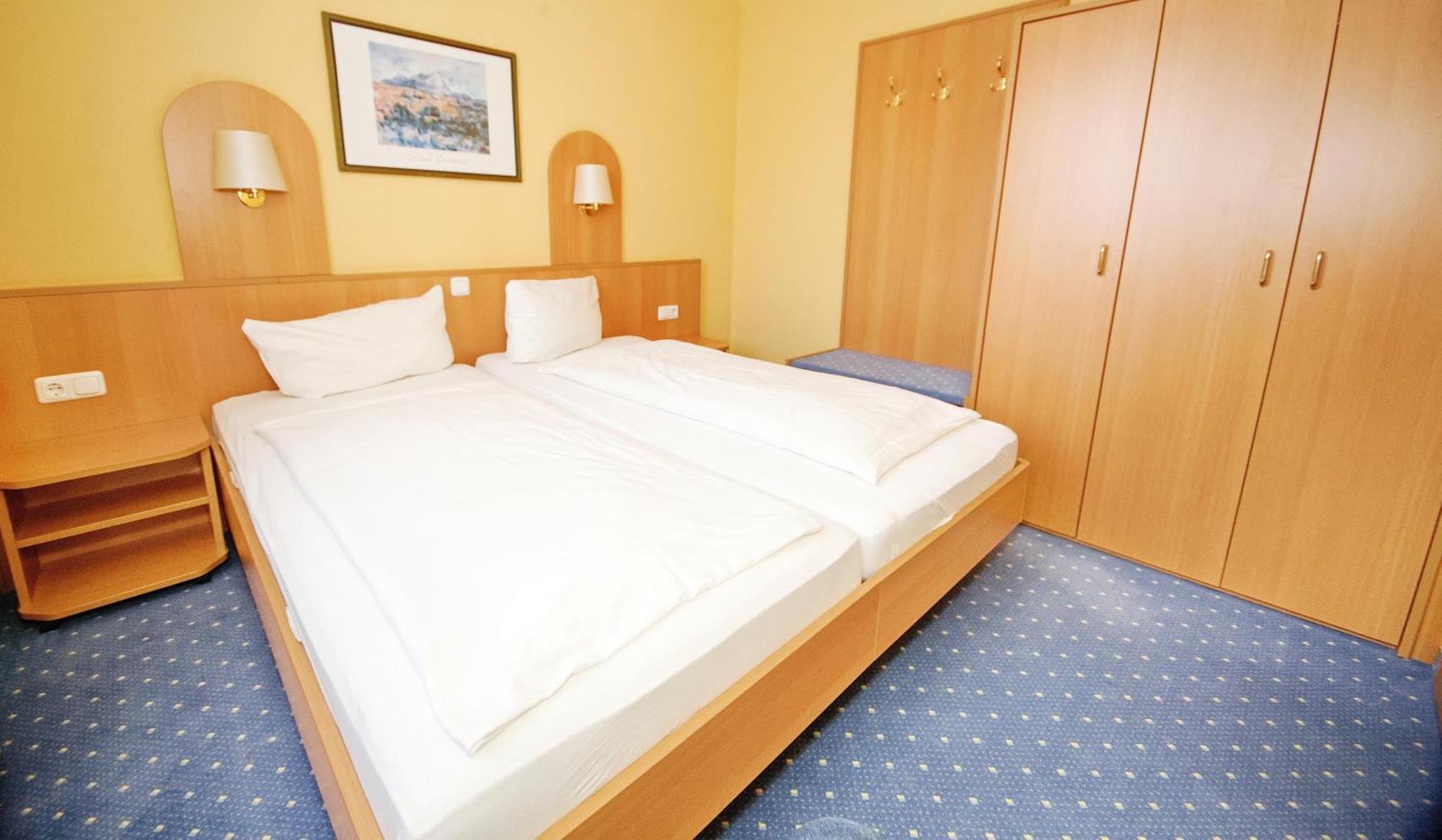 Hotel Am Klieversberg Wolfsburg Bagian luar foto