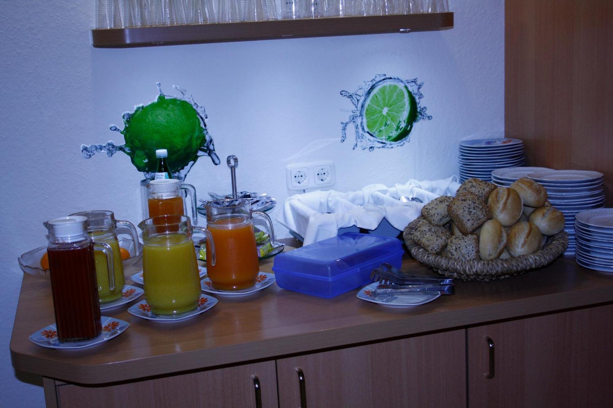 Hotel Am Klieversberg Wolfsburg Bagian luar foto
