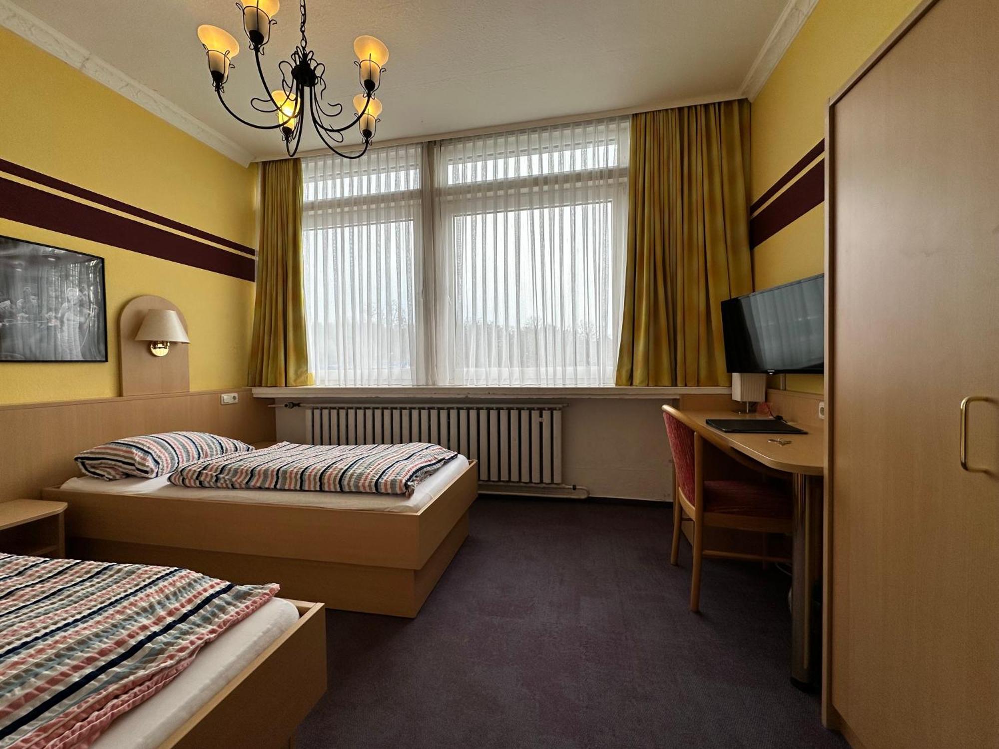 Hotel Am Klieversberg Wolfsburg Bagian luar foto