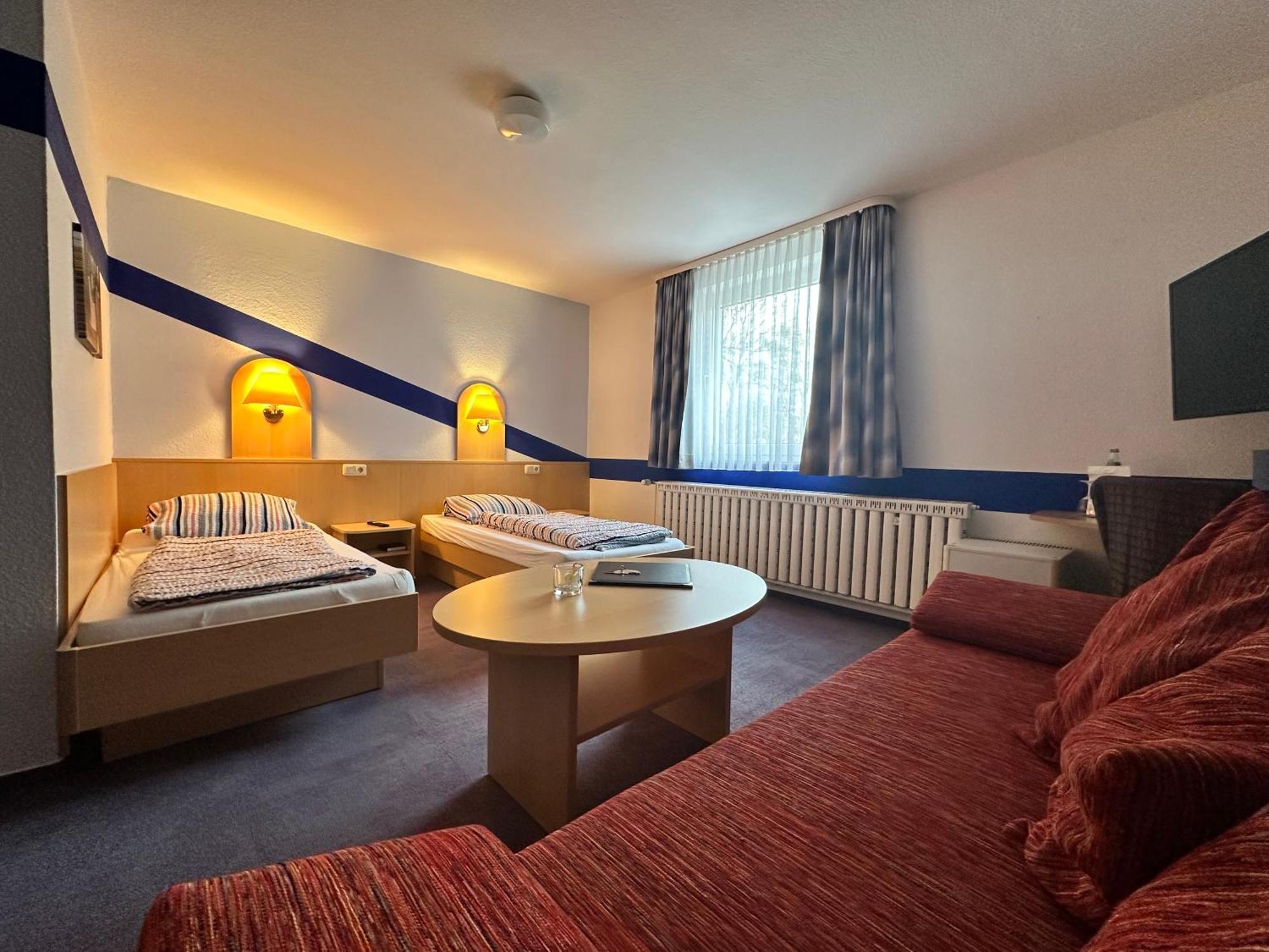 Hotel Am Klieversberg Wolfsburg Bagian luar foto